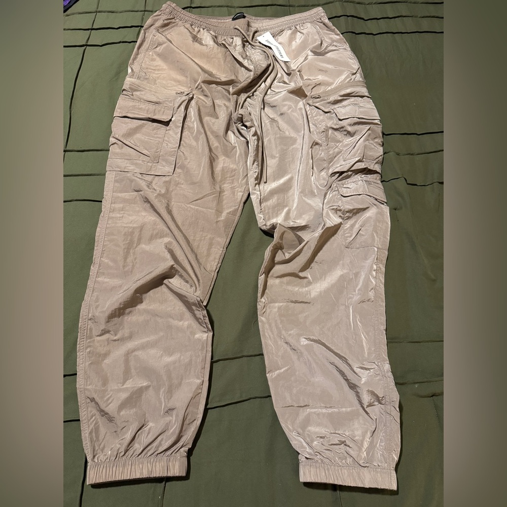 Men's Urban Outfitters Cargo Pants in Light Gray- XL (Brand New)